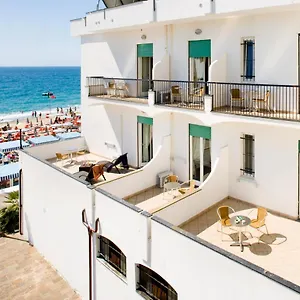 https://hotel-ligure-spotorno.hotelitalianriviera.com